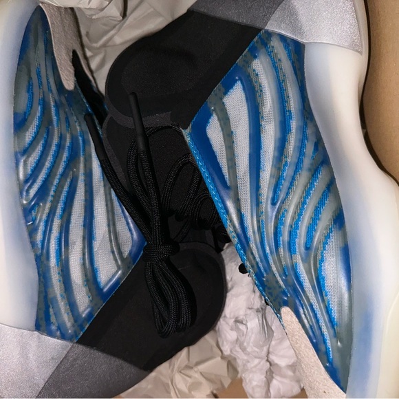 Yeezy Quantum 'Frozen Blue' – Size US M (US Y)